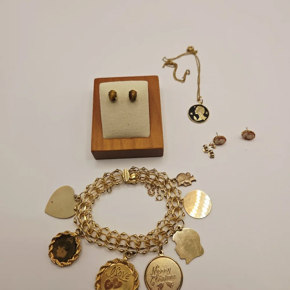Vintage 1/20 12K G.F Charm Bracelet, Earrings And Pendent With Charm Lot Estate - Picture 7 of 16